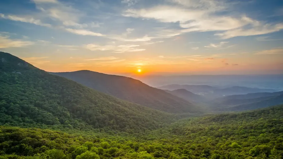 Rolling green hills of Virginia's Appalachian mountains